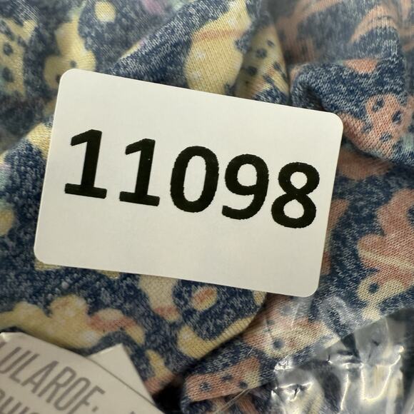 LuLaRoe Top Shirt Womens XS Pastel Multicolor Perfect Tee Casual Oversized - Picture 10 of 10